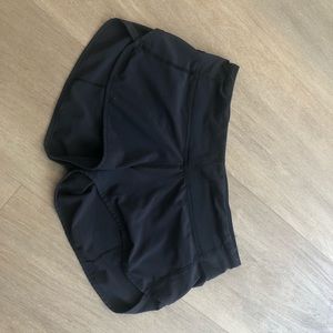 Lululemon Speed Up Low-Rise Lined Short, size 4, 2.5”